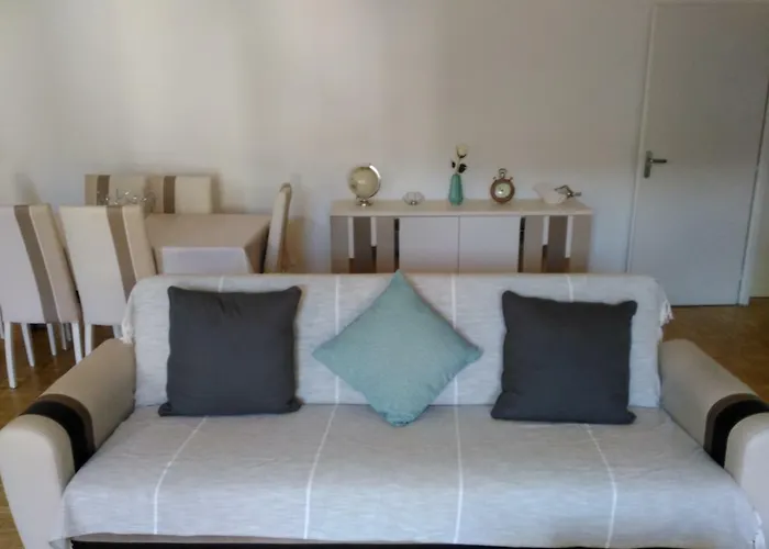 Bel Et Spacieux Appartement De 84 M² Avec Parking Tres Proche Du Metro Garibaldi